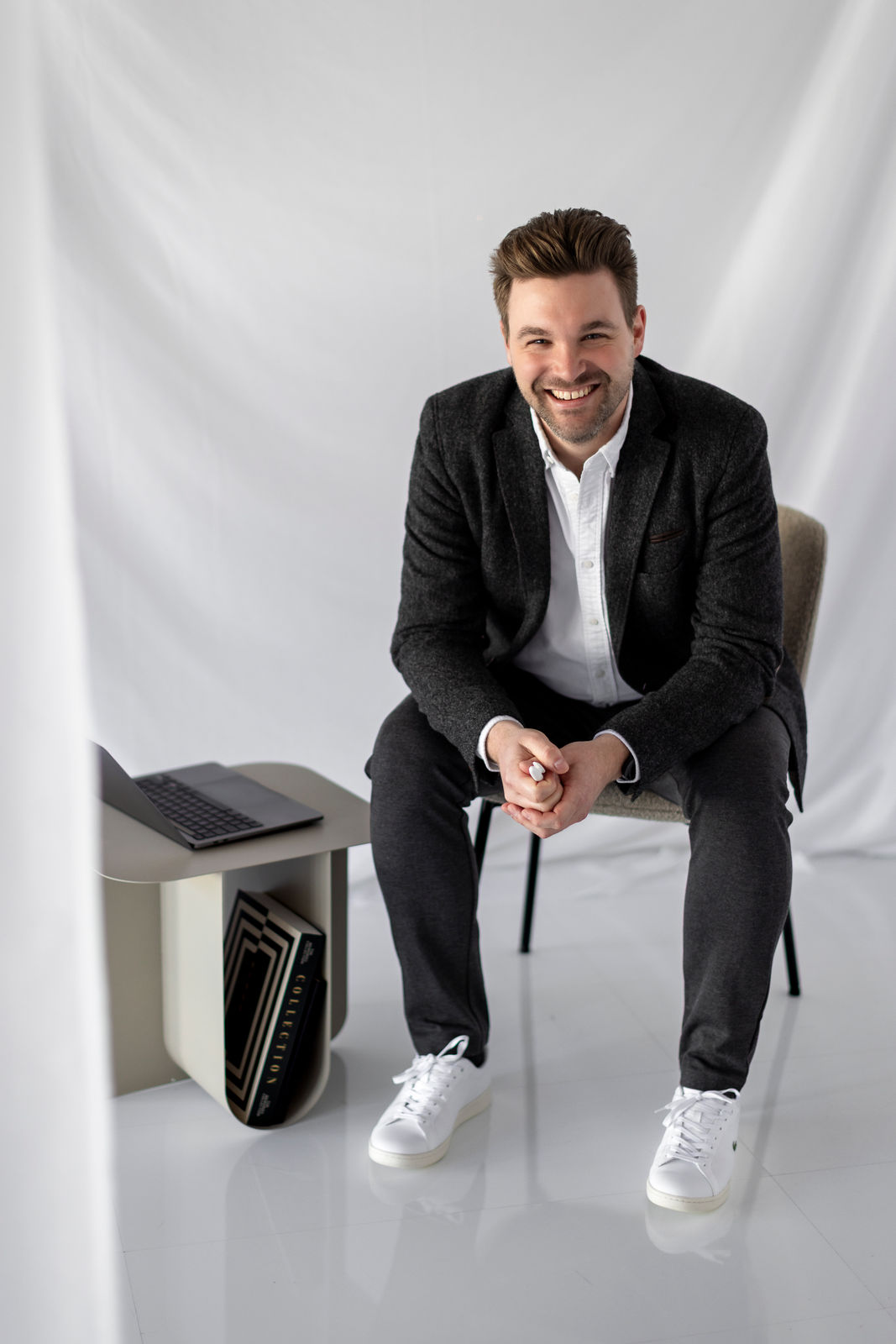 Bastian Koch sitting portrait picture